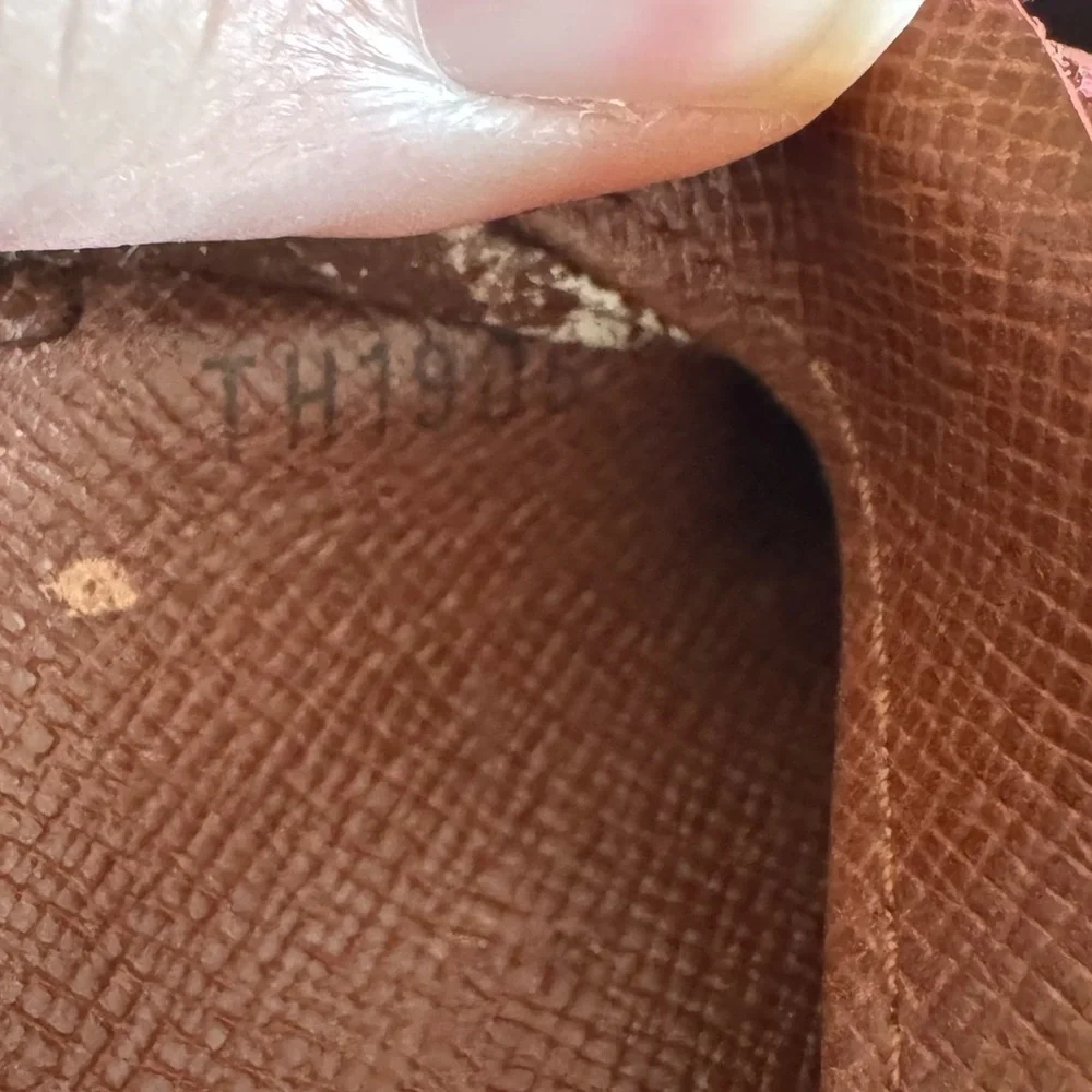 Vintage 1996 Louis Vuitton Monogram Brown Elise Wallet